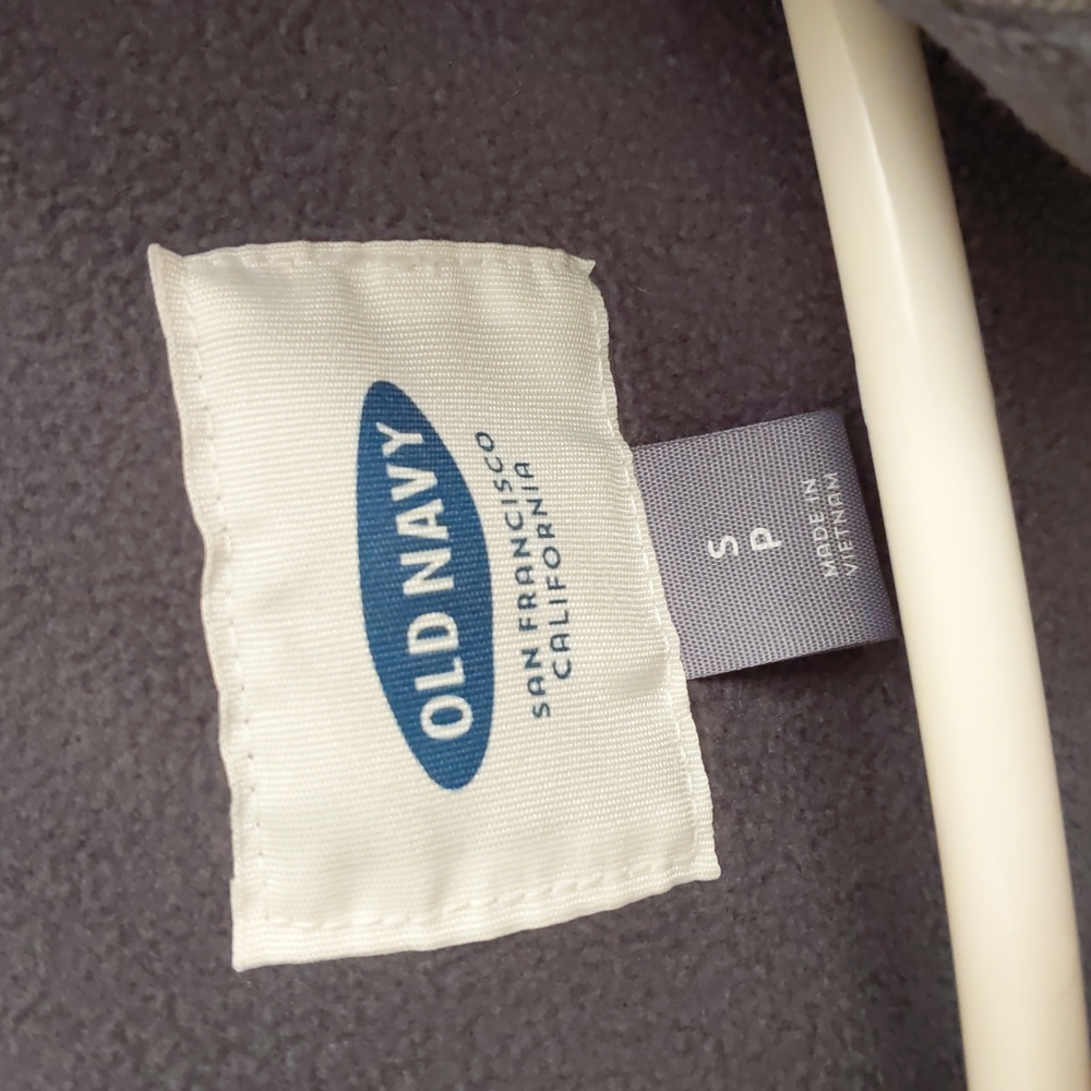Old Navy Women's Small Plaid Puffer Vest - Picture 4 of 5